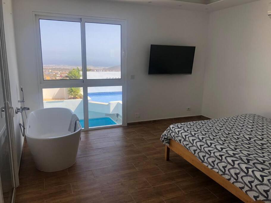 Gezellige Villa Met Prachtig Zicht En Zwembad Arona  Exterior foto