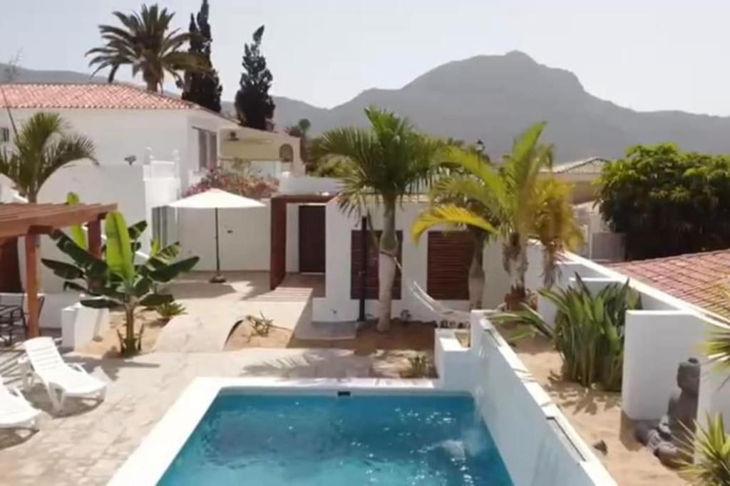 Gezellige Villa Met Prachtig Zicht En Zwembad Arona  Exterior foto
